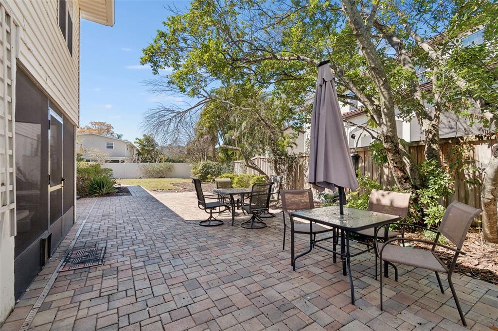 19 Sandpiper Road Tampa, FL 33609 - Photo 57 of 64 a view of a tables and chairs in a patio