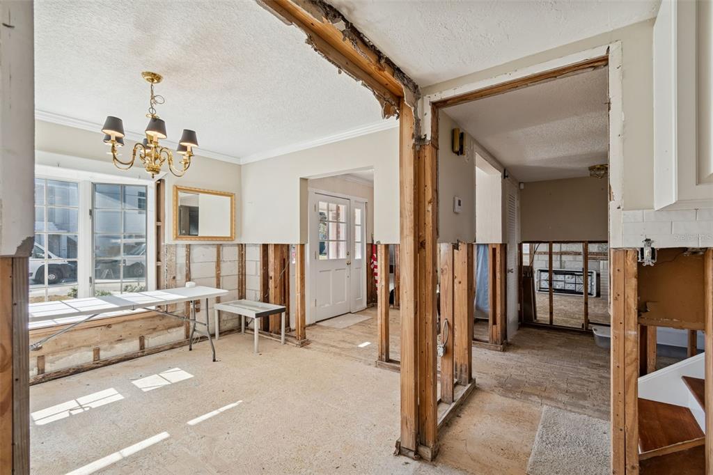 19 Sandpiper Road Tampa, FL 33609 - Photo 8 of 64 a view of a livingroom with furniture and windows