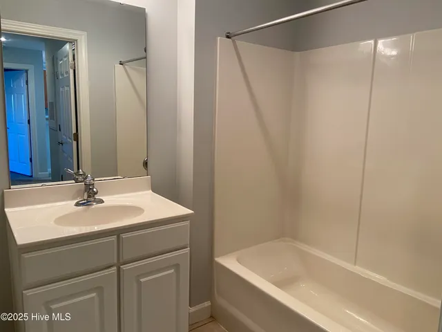 $1,550 | 2801 Bloomfield Lane, Unit 103, Wilmington, NC 28412