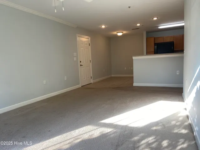 $1,550 | 2801 Bloomfield Lane, Unit 103, Wilmington, NC 28412