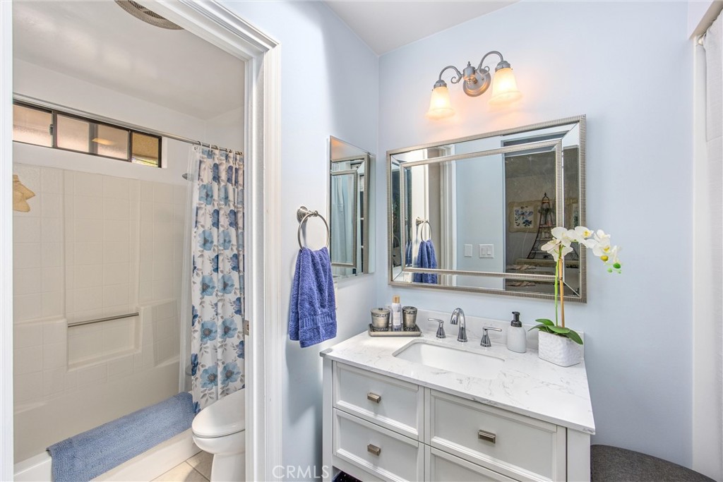 15212 El Centro Road Hesperia, CA 92345 - Photo 29 of 75 Primary Bath