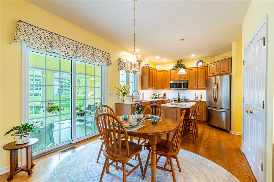 31 Brantley Way Penfield, NY 14526 - Photo 17 of 50 Eat in Kitchen