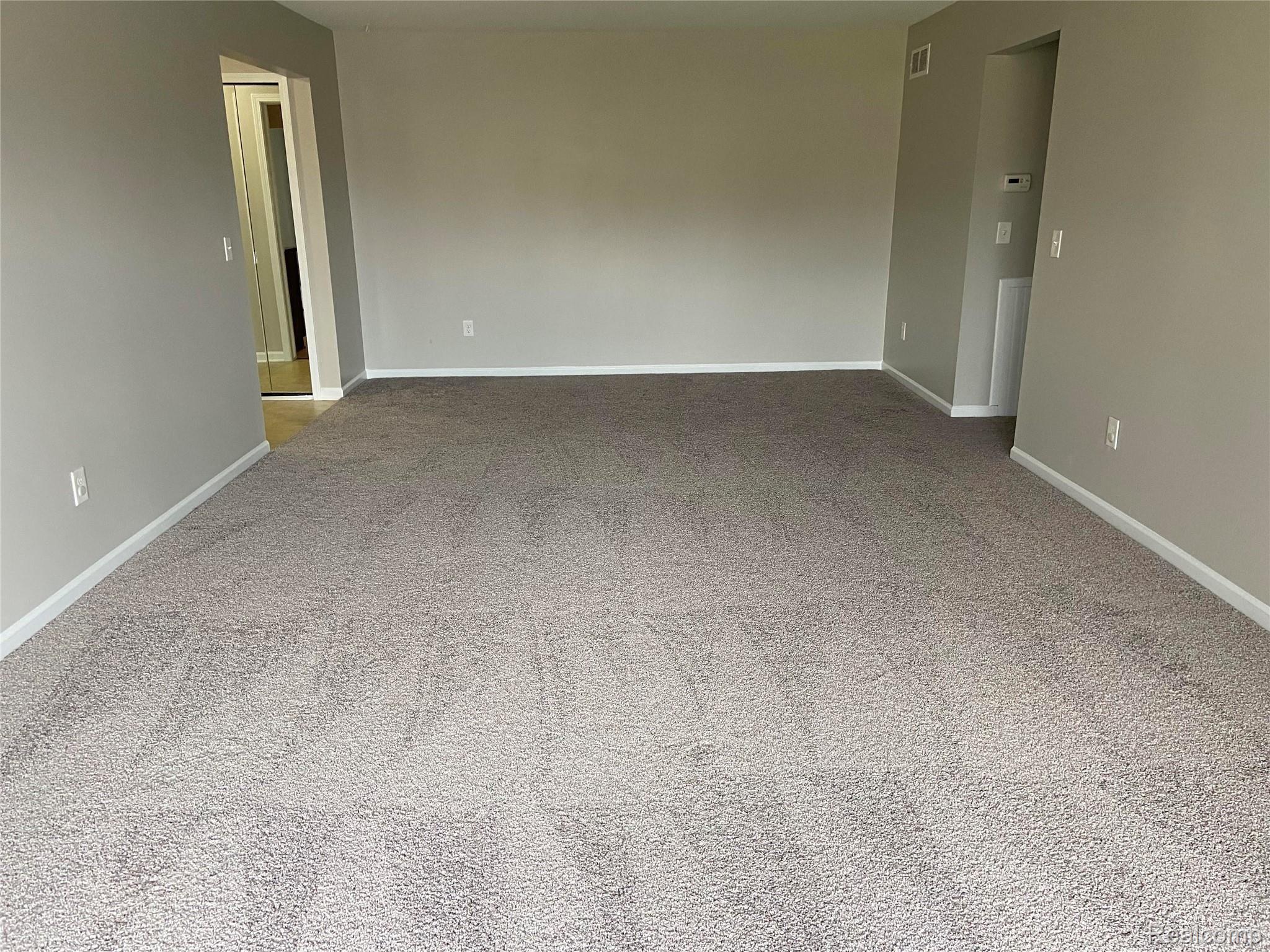 29644 Middlebelt Road, Unit 54 Farmington, MI 48334 - Photo 19 of 31 Living Room