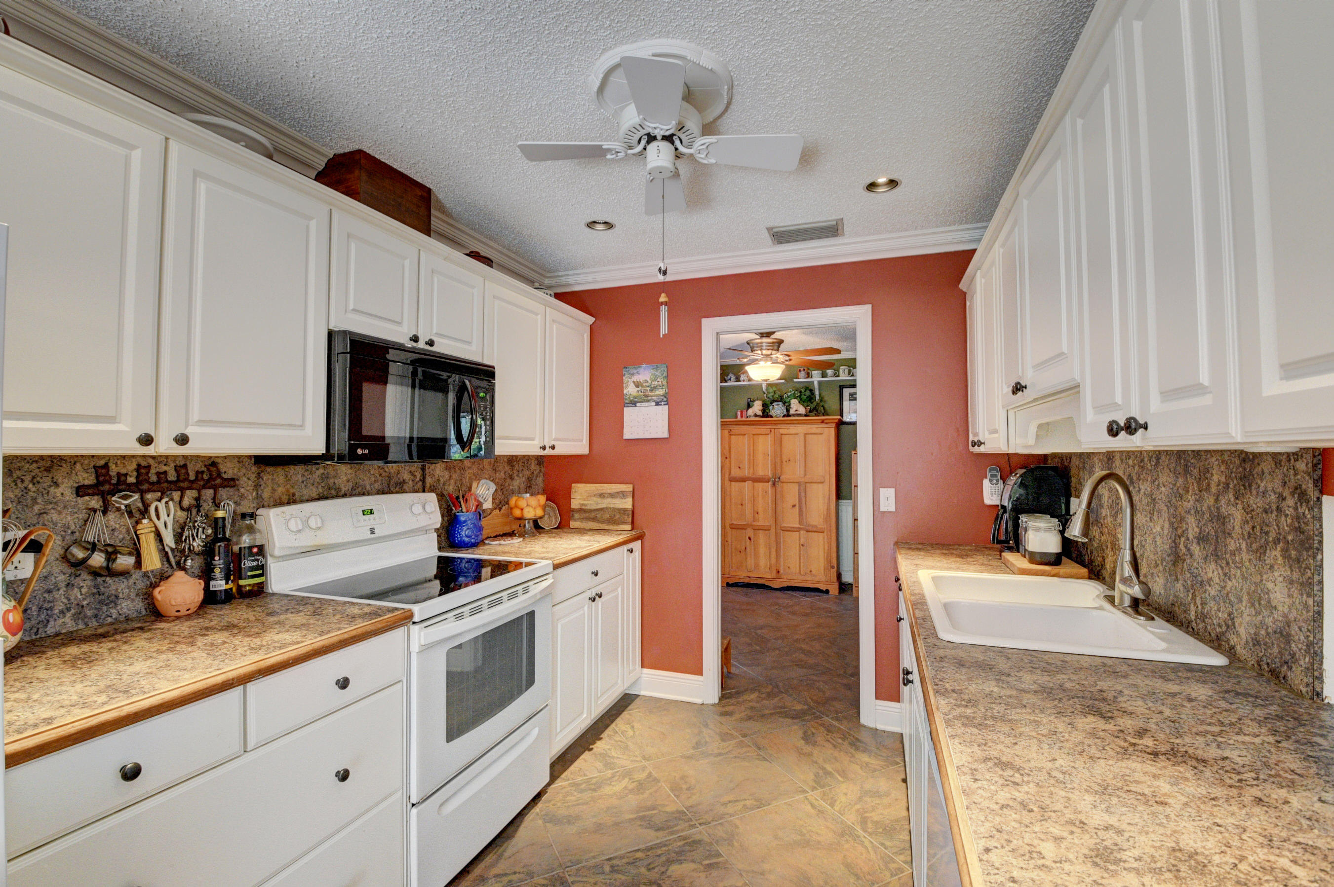 4045 Birchwood Drive Boca Raton, FL 33487 - Photo 13 of 54 Kitchen