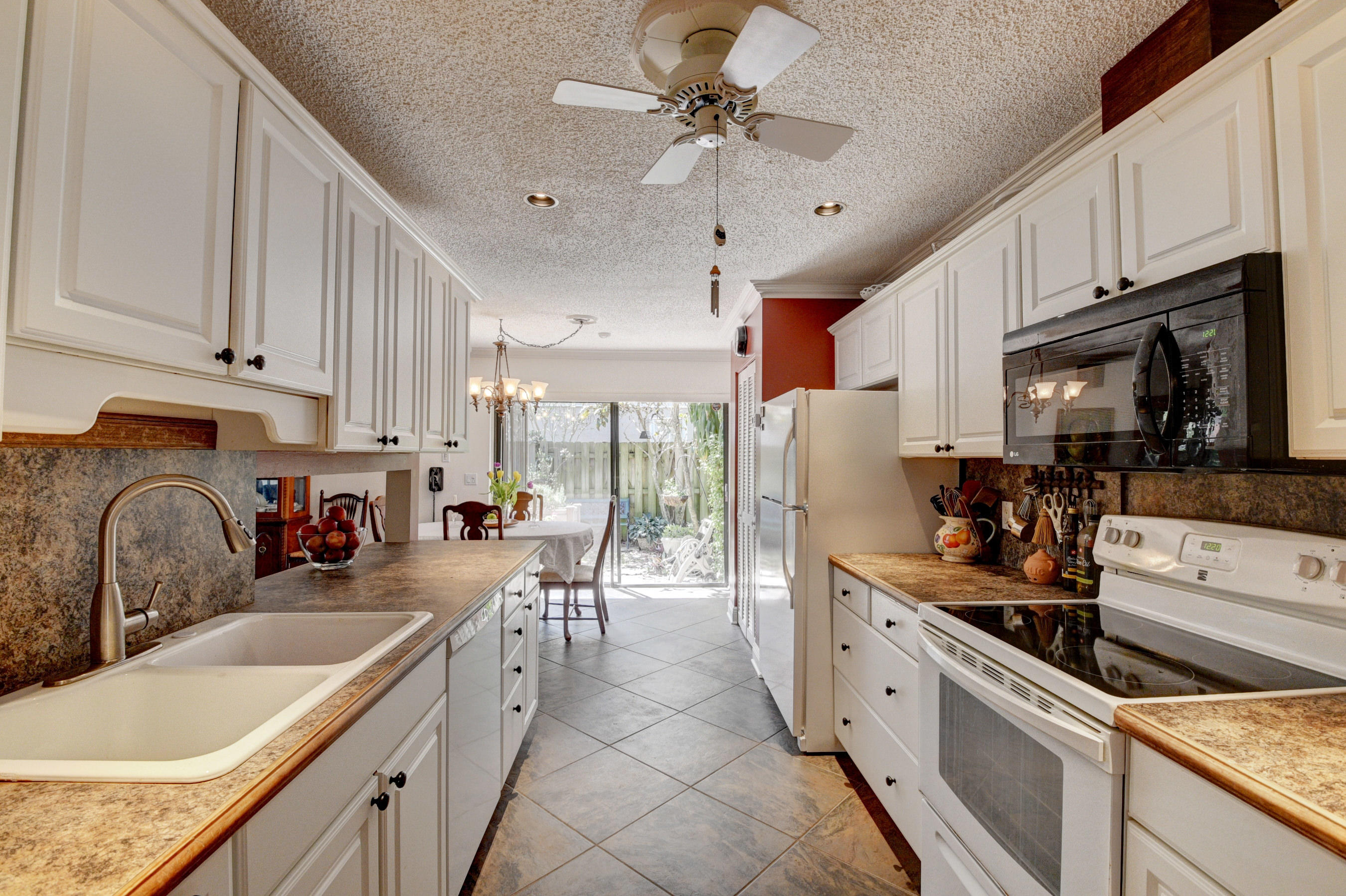 4045 Birchwood Drive Boca Raton, FL 33487 - Photo 10 of 54 Kitchen