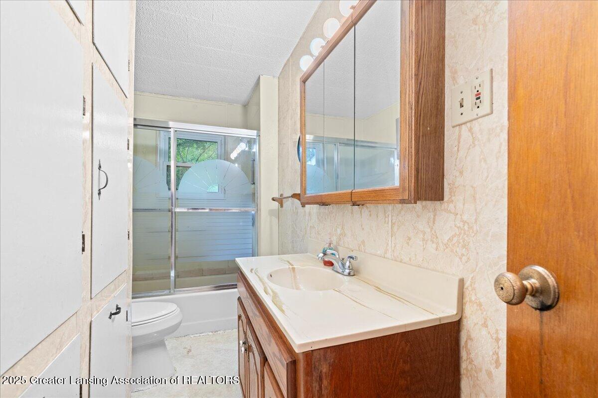 6218 North Belsay Road Flint, MI 48506 - Photo 14 of 29 29-Media Jett - 14