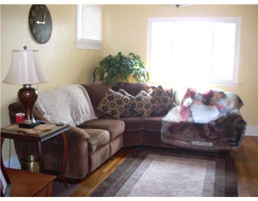903 3rd Street McKees Rocks, PA 15136 - Photo 2 of 11 Living Room.