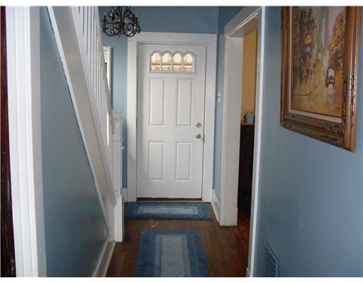 903 3rd Street McKees Rocks, PA 15136 - Photo 6 of 11 Entry/Foyer.