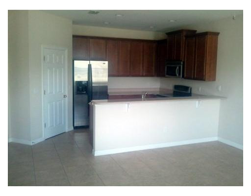 981 Crestwood Commons Avenue Ocoee, FL 34761 - Photo 3 of 12 Kitchen