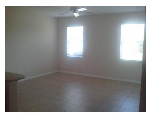 981 Crestwood Commons Avenue Ocoee, FL 34761 - Photo 4 of 12 Living Room