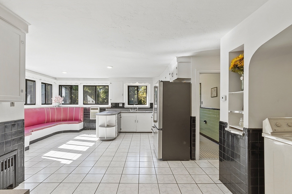 256 Massasoit Road Worcester, MA 01604 - Photo 21 of 33