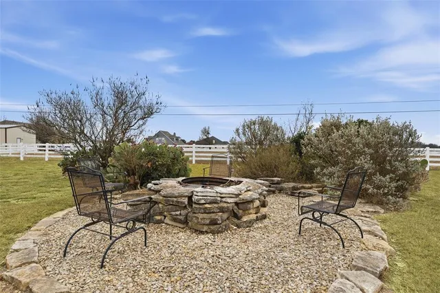 $891,000 | 504 Casa Del Rancho Road, Lorena, TX 76655