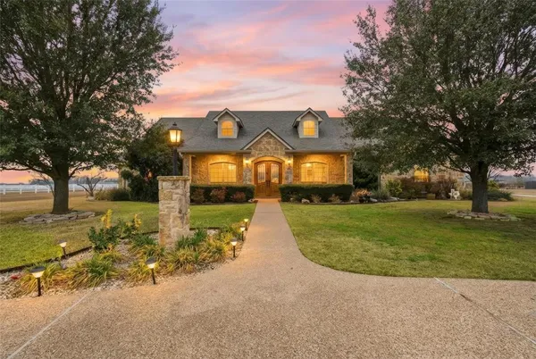 $849,000 | 504 Casa Del Rancho Road, Lorena, TX 76655