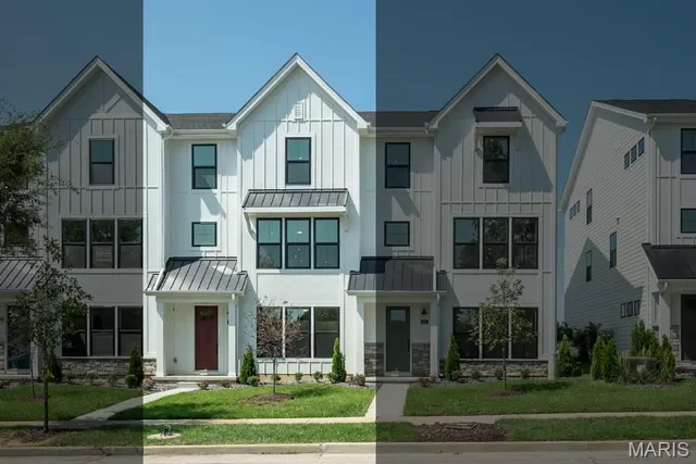 $692,900 | 16534 Yellow Wood Drive, Unit 48302, Chesterfield, MO 63005