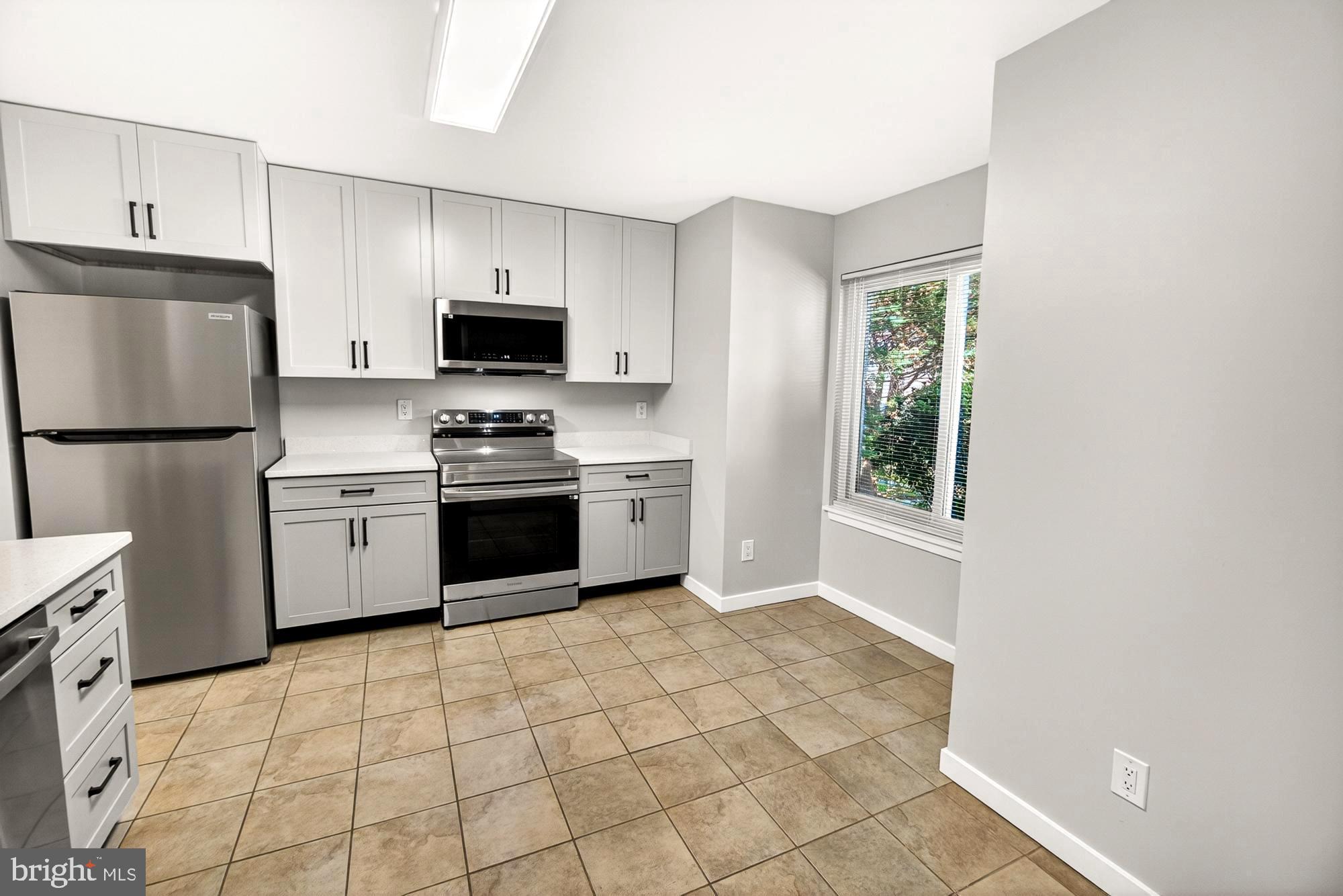 19346 Keymar Way Gaithersburg, MD 20886 - Photo 4 of 41 Stainless appliances