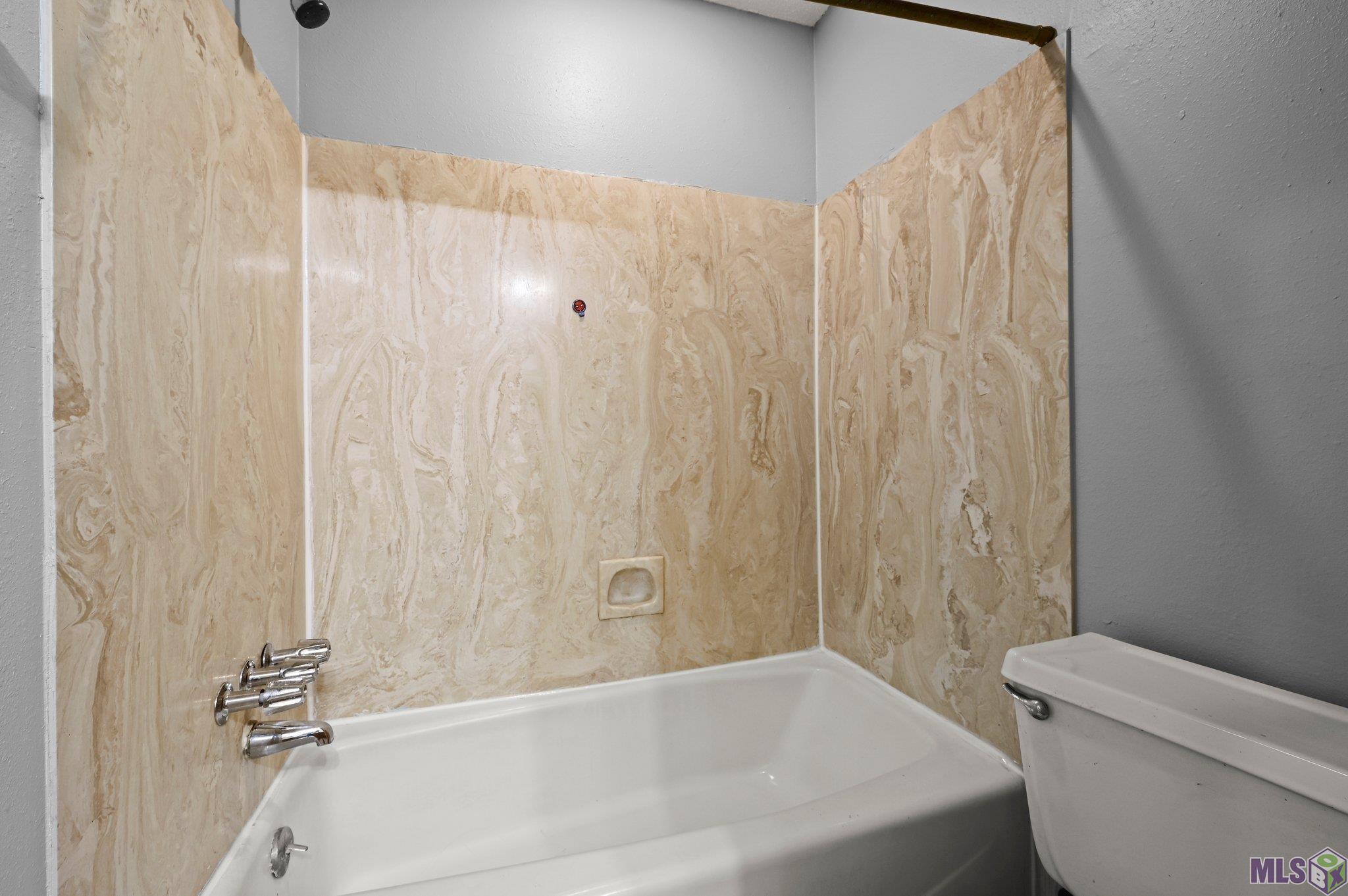 8826 Pecan Tree Drive Baton Rouge, LA 70810 - Photo 14 of 18 Tub