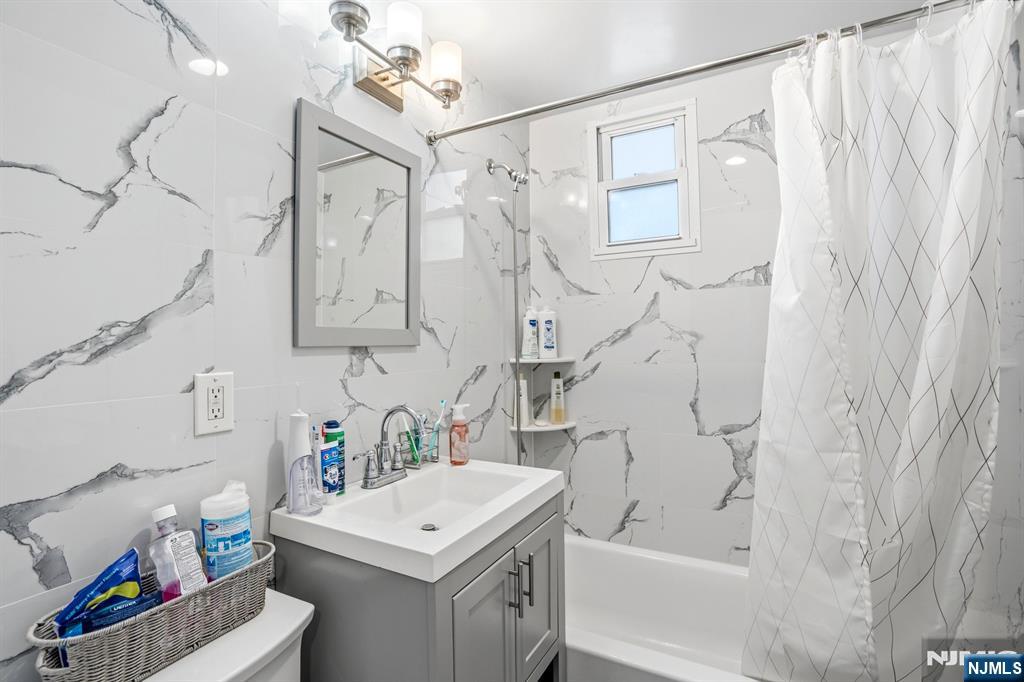 283 Taft Road River Edge, NJ 07661 - Photo 18 of 33