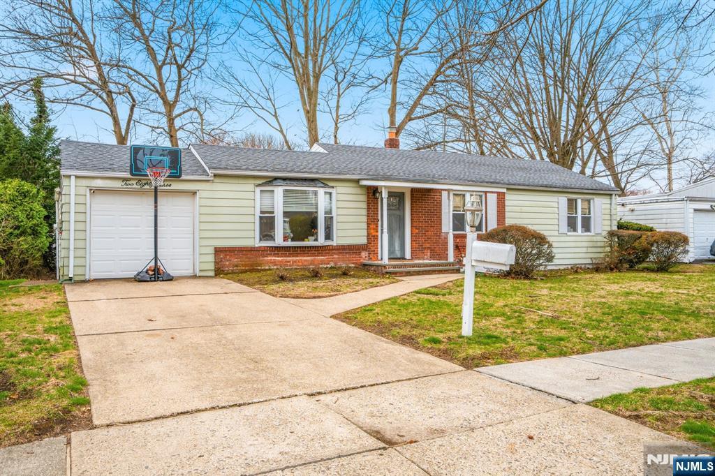 283 Taft Road River Edge, NJ 07661 - Photo 3 of 33