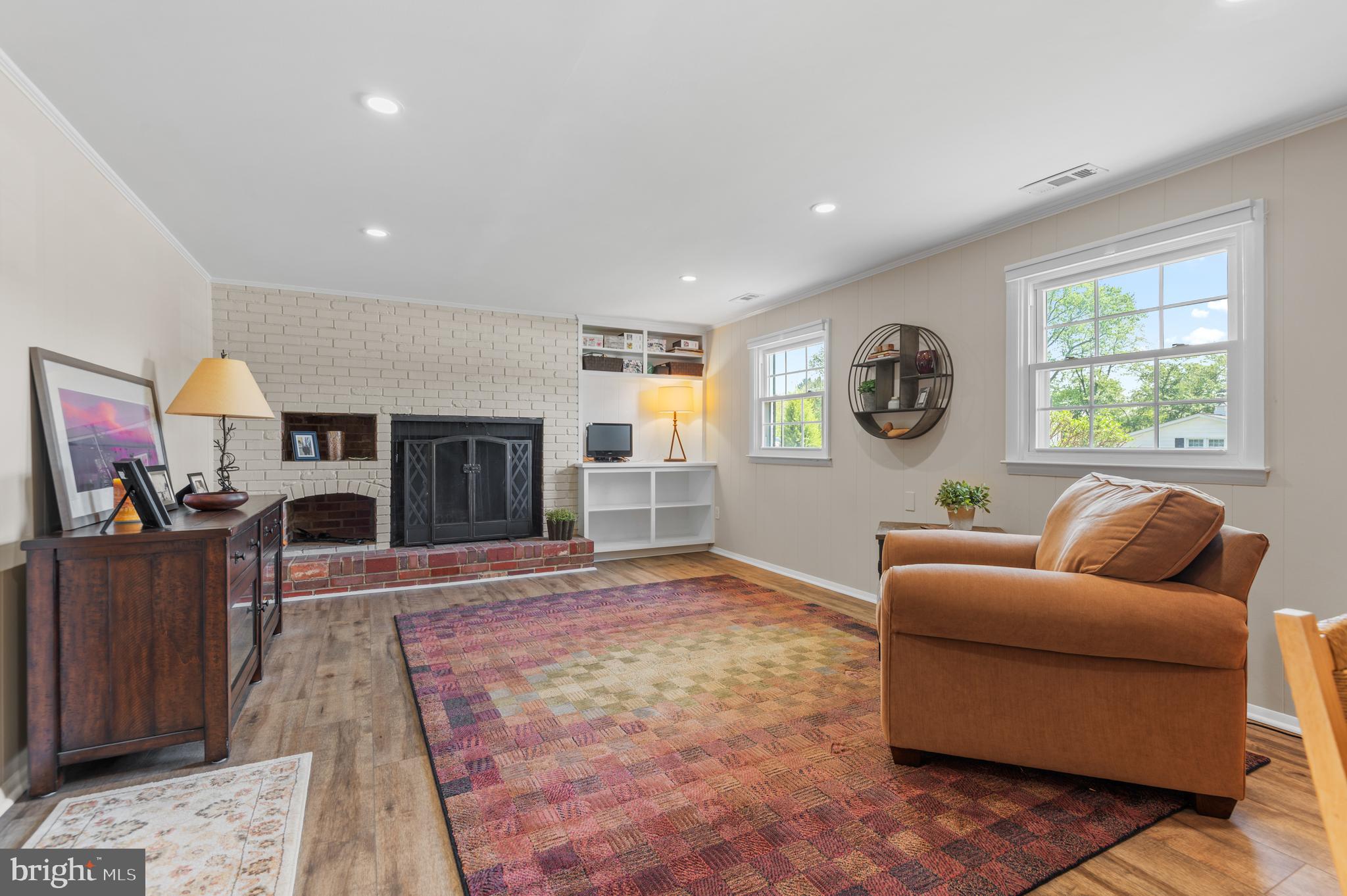 2530 Londonderry Road Lutherville-Timonium, MD 21093 - Photo 28 of 43 a living room with furniture and a window