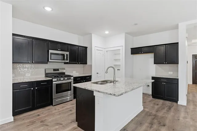 $2,200 | 2621 Moser Lane, Royse City, TX 75189