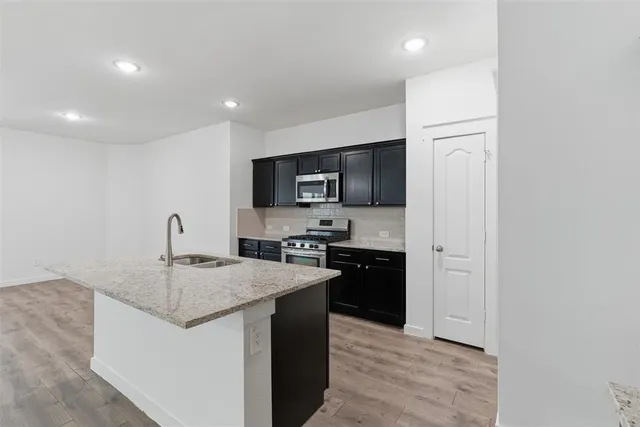 $2,200 | 2621 Moser Lane, Royse City, TX 75189