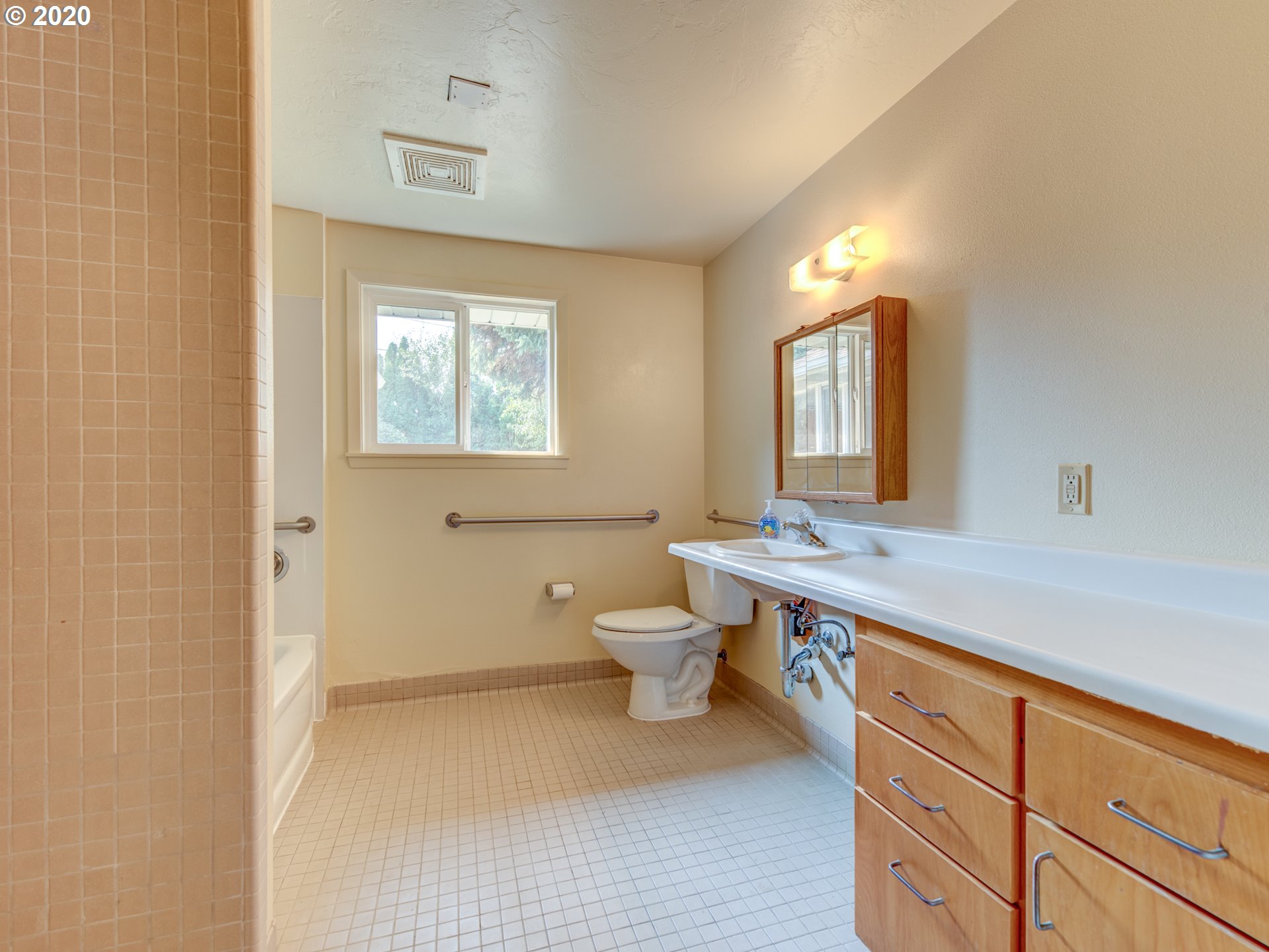 310 Rustic Place Eugene, OR 97401 - Photo 2 of 22 Gallery Image 2