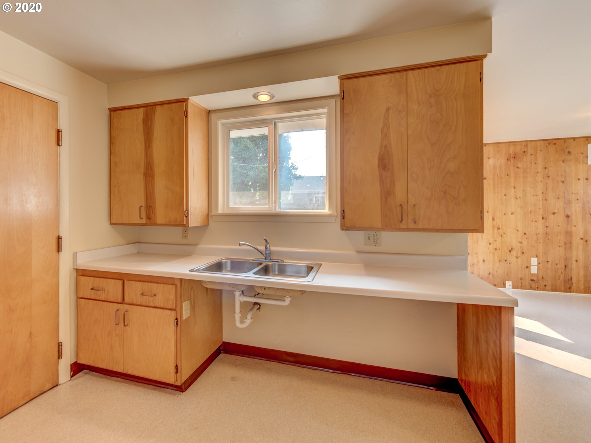 310 Rustic Place Eugene, OR 97401 - Photo 9 of 22 Gallery Image 9