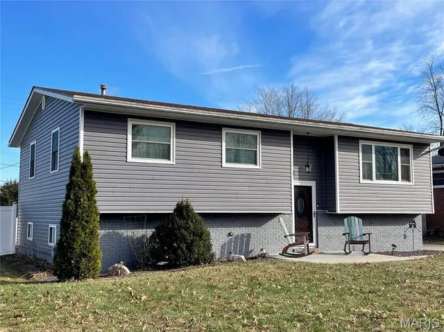 $215,000 | 20 Birchwood Road, Litchfield, IL 62056