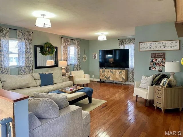 $215,000 | 20 Birchwood Road, Litchfield, IL 62056