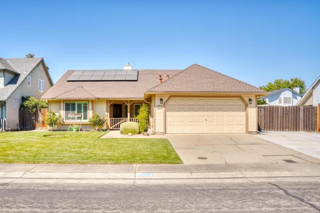 $529,900 | 1534 Oakwood Drive, Escalon, CA 95320