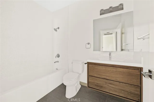 a view of a back yard of the house