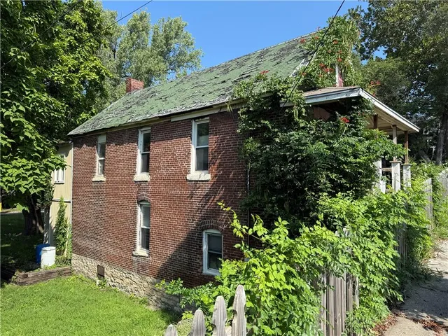 $360,000 | 2020 Summit Street, Kansas City, MO 64108