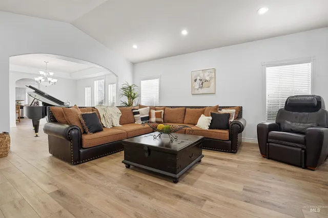 $1,875,000 | 434 South 300th Street West, Heyburn, ID 83336