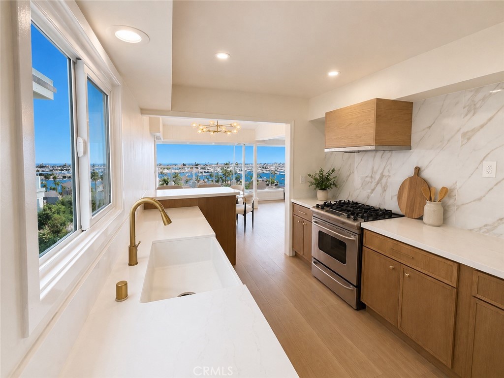 801 Kings Road Newport Beach, CA 92663 - Photo 5 of 9