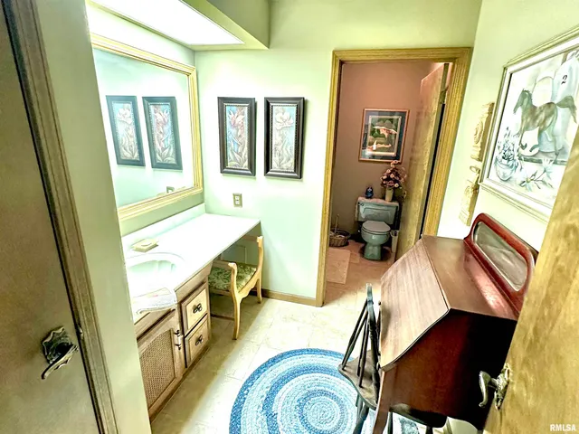 $205,000 | 7 South Lakewood Drive, Centralia, IL 62801