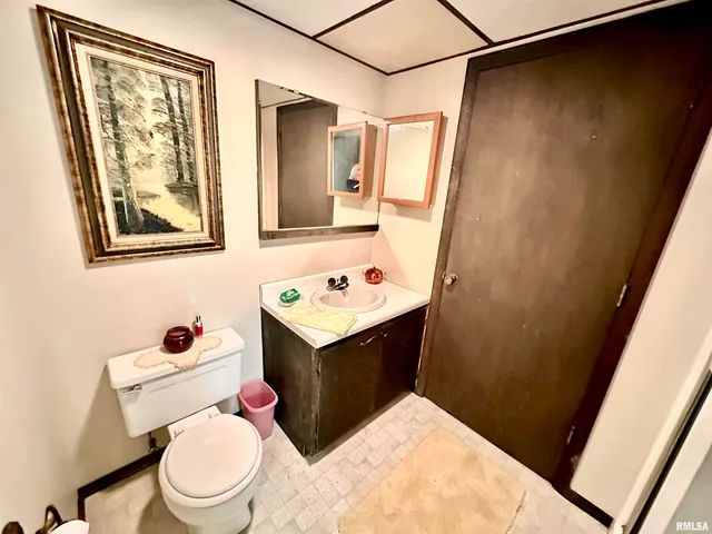 $205,000 | 7 South Lakewood Drive, Centralia, IL 62801