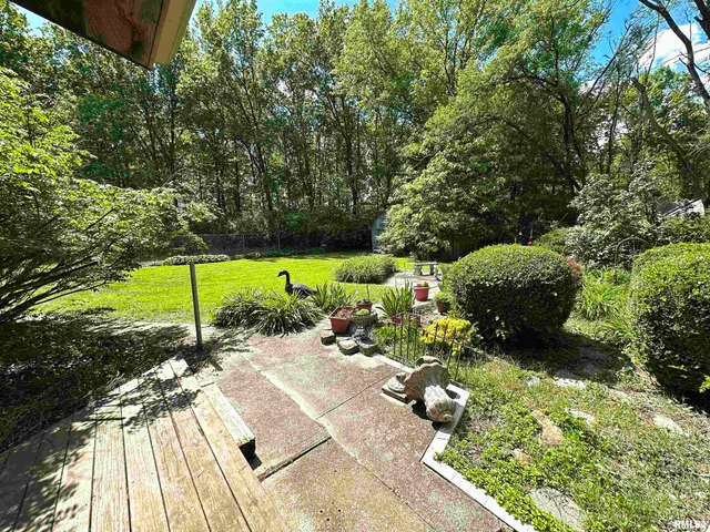 $205,000 | 7 South Lakewood Drive, Centralia, IL 62801