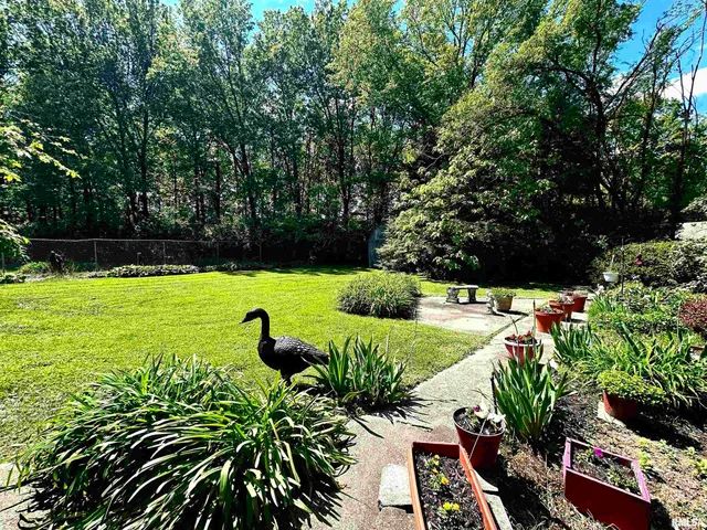 $205,000 | 7 South Lakewood Drive, Centralia, IL 62801