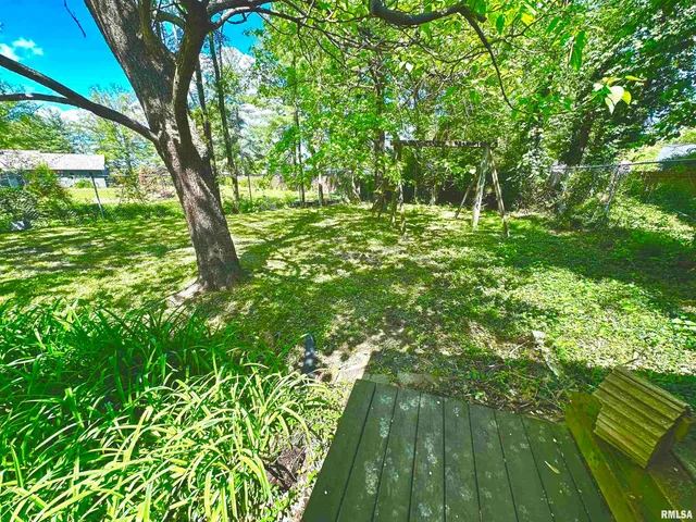 $205,000 | 7 South Lakewood Drive, Centralia, IL 62801