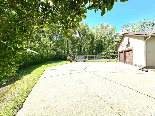 $205,000 | 7 South Lakewood Drive, Centralia, IL 62801