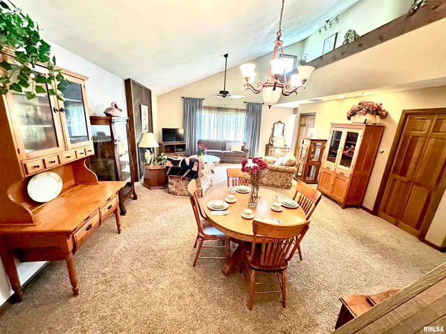 $205,000 | 7 South Lakewood Drive, Centralia, IL 62801