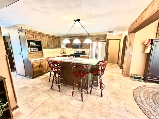 $205,000 | 7 South Lakewood Drive, Centralia, IL 62801