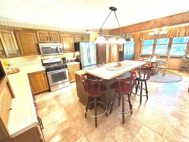 $205,000 | 7 South Lakewood Drive, Centralia, IL 62801