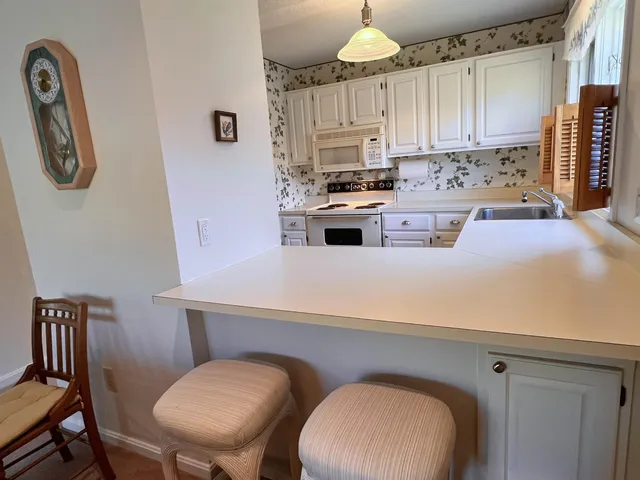 $230,000 | 42 Heritage Condos Way, Unit 14D, Woodstock, VT 05091