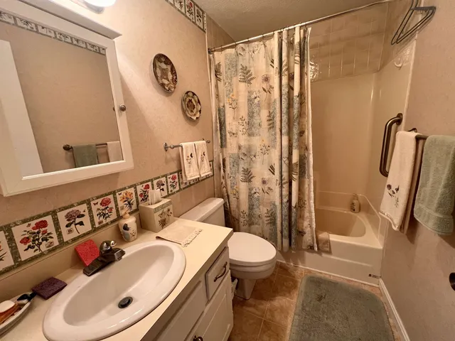 $230,000 | 42 Heritage Condos Way, Unit 14D, Woodstock, VT 05091