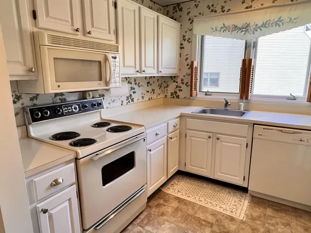 $230,000 | 42 Heritage Condos Way, Unit 14D, Woodstock, VT 05091