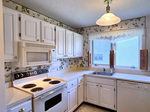 $230,000 | 42 Heritage Condos Way, Unit 14D, Woodstock, VT 05091