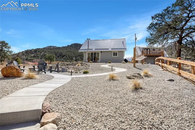 a view of a house with a yard