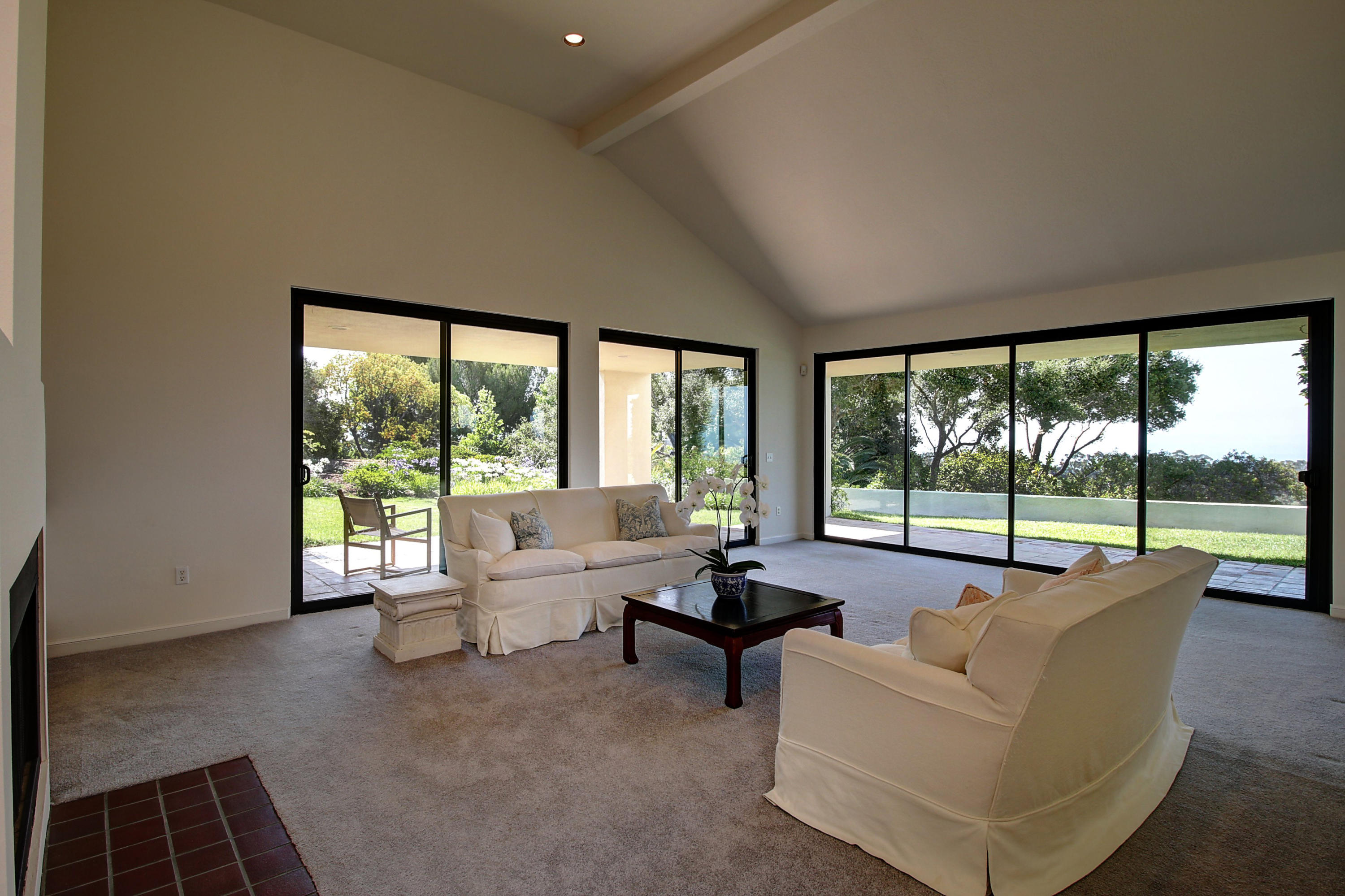 1149 Glenview Road Santa Barbara, CA 93108 - Photo 20 of 39 Living Room