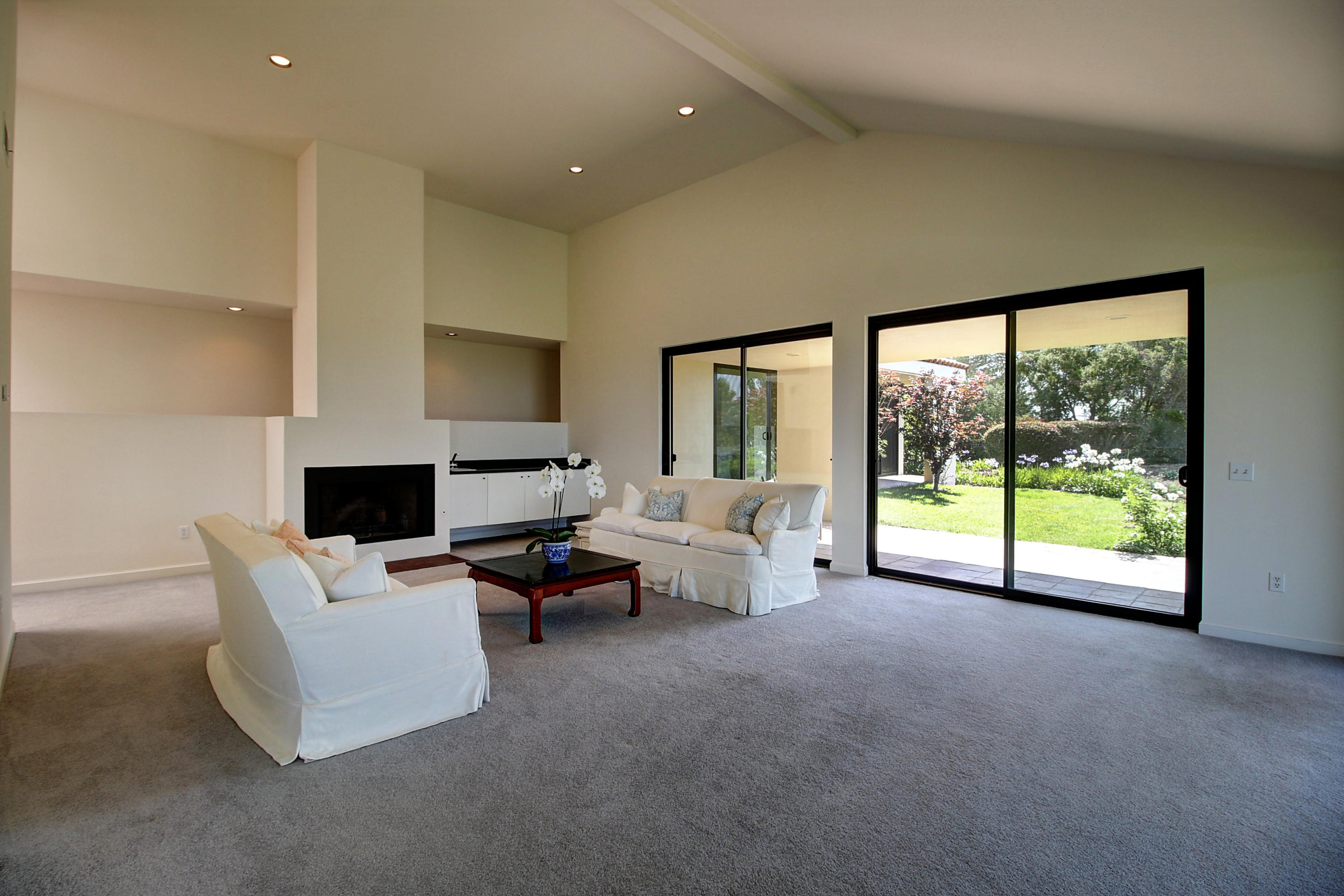 1149 Glenview Road Santa Barbara, CA 93108 - Photo 21 of 39 Living Room